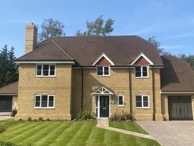 House for sale in Ascot