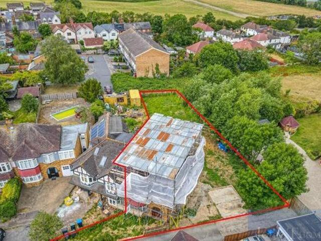 House for sale in Chigwell, Epping