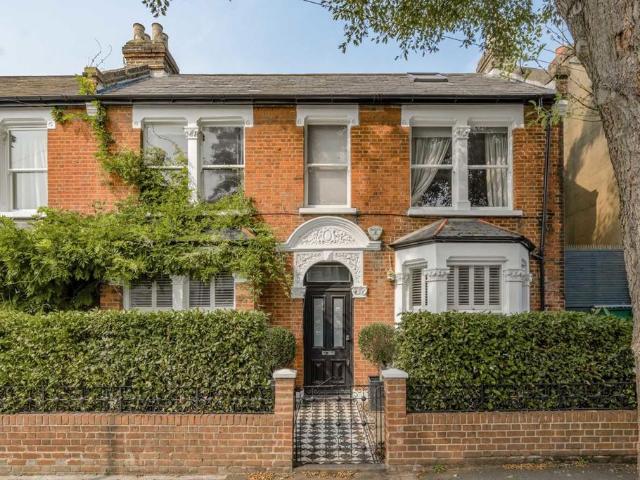 House for rent in London Borough of Hounslow, Strand