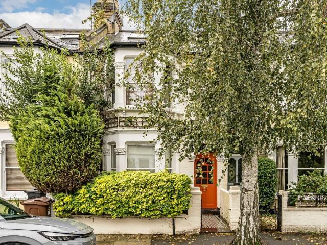 House for rent in London Borough of Hounslow, Strand