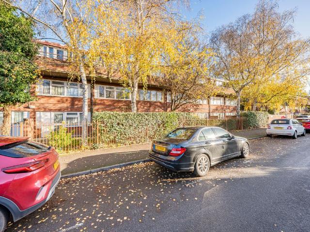 Studio for rent in London Borough of Hillingdon, Greater London