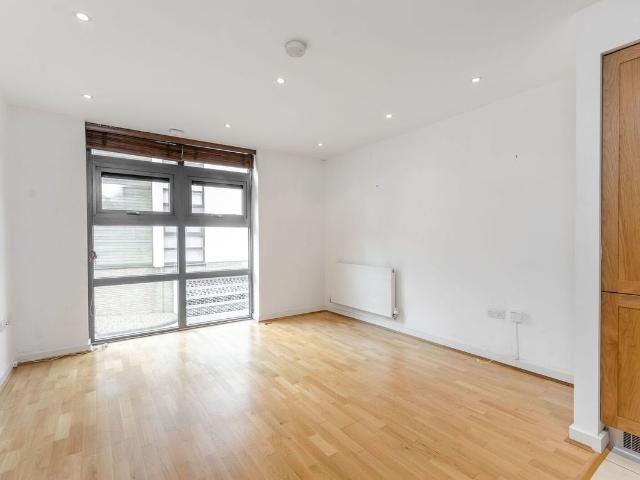 Apartment for rent in Southfields, Greater London
