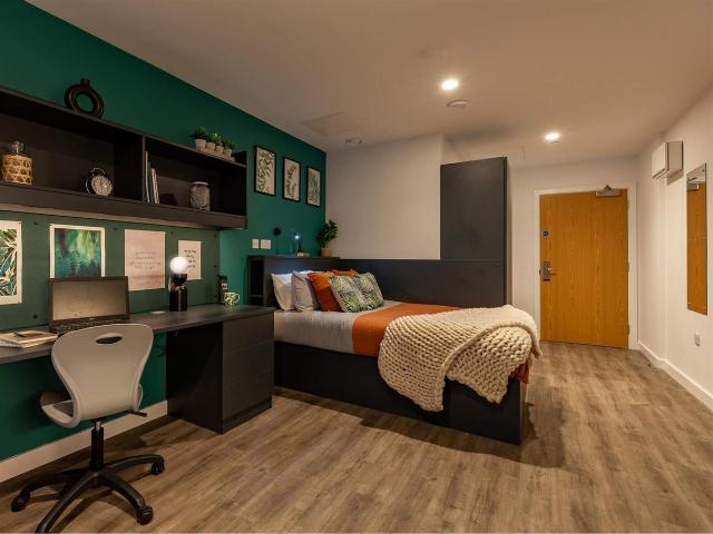 Studio for rent in Little London, West Yorkshire