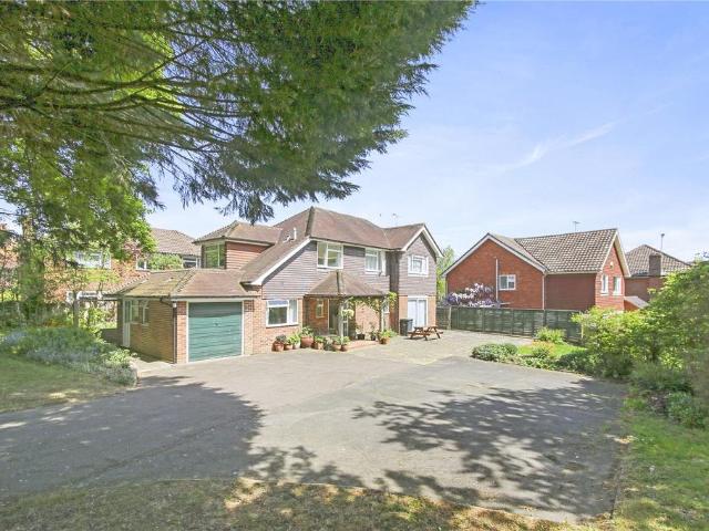 House for rent in Whitemans Green, Perryfields