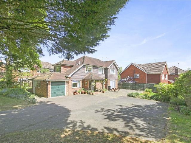 House for rent in Whitemans Green, Perryfields