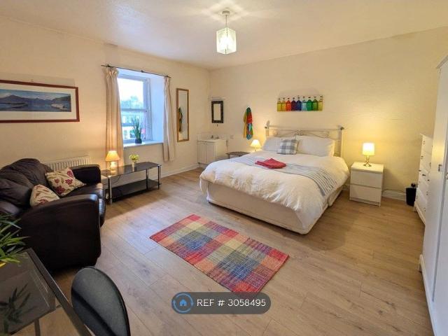 Room for rent in Town Centre, Dumfries