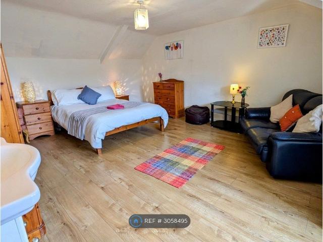 Room for rent in Town Centre, Dumfries