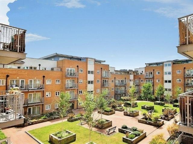 Apartment for rent in London Borough of Croydon, Waddon