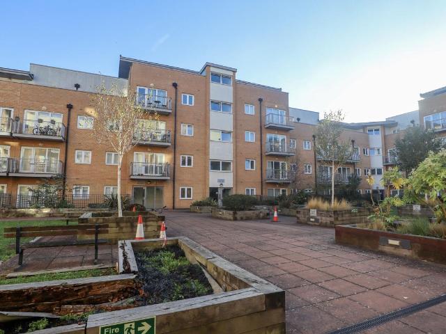 Apartment for rent in London Borough of Croydon, Waddon