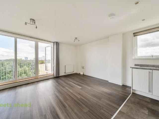 Apartment for rent in London Borough of Croydon, Waddon