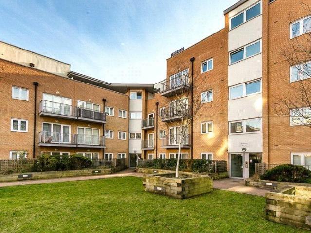 Apartment for rent in London Borough of Croydon, Waddon
