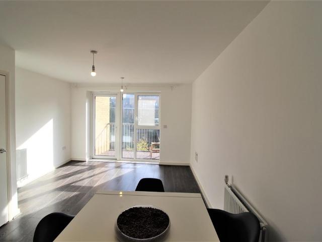 Apartment for rent in London Borough of Croydon, Waddon