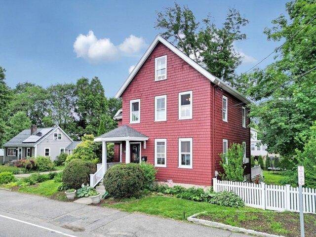 House for sale in Dedham