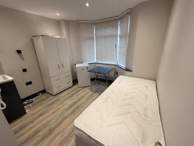 Studio for rent in Whitley Wood, Reading
