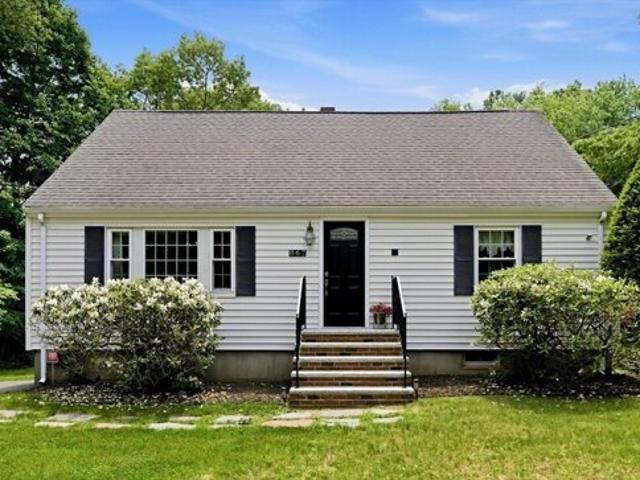 House for sale in Hanson, Massachusetts