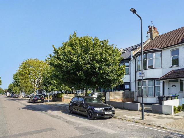 House for rent in Brondesbury Park, Greater London