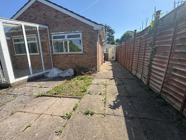 House for rent in Whitnash, Green Close
