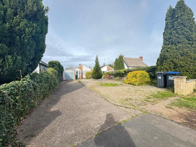House for rent in Whitnash, Green Close