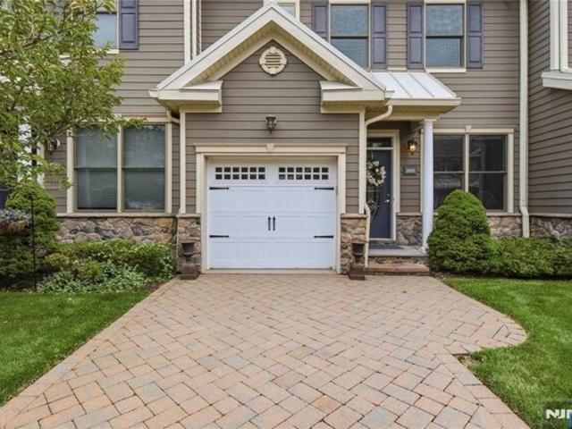House for sale in Allendale, New Jersey