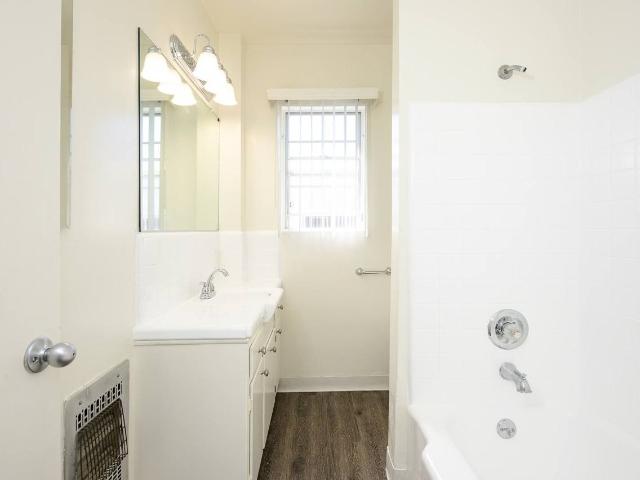 Apartment for rent in Canoga Park, California