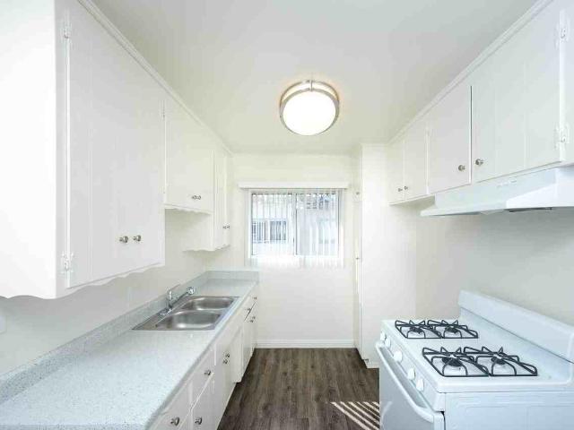 Apartment for rent in Canoga Park, California