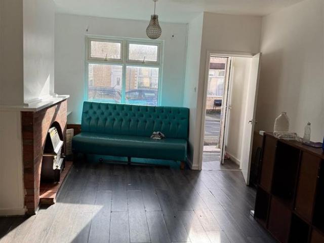 House for rent in Calderstones