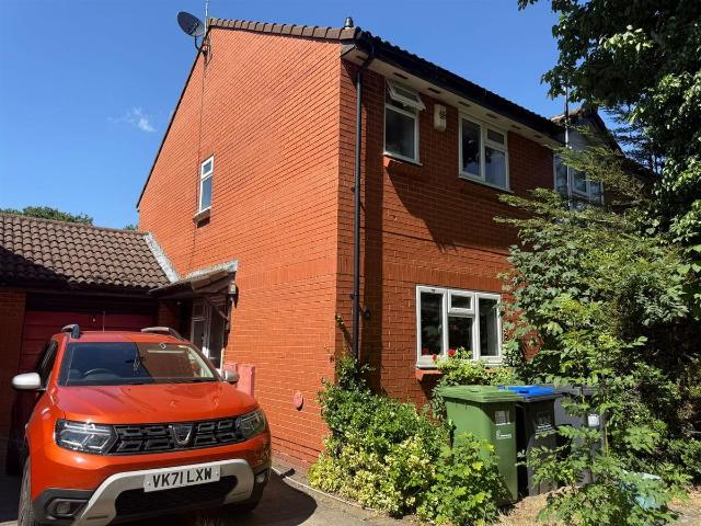 Apartment for rent in Emscote, Green Close