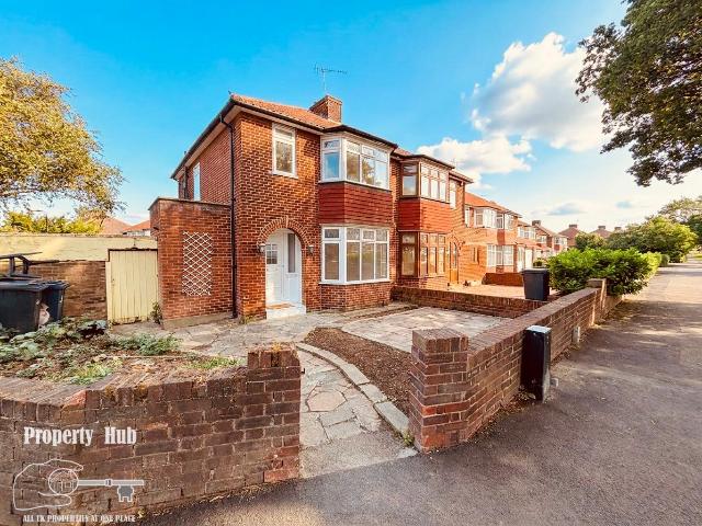 House for rent in London Borough of Ealing, Greater London