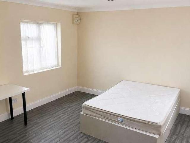 Studio for rent in London Borough of Hounslow, Greater London