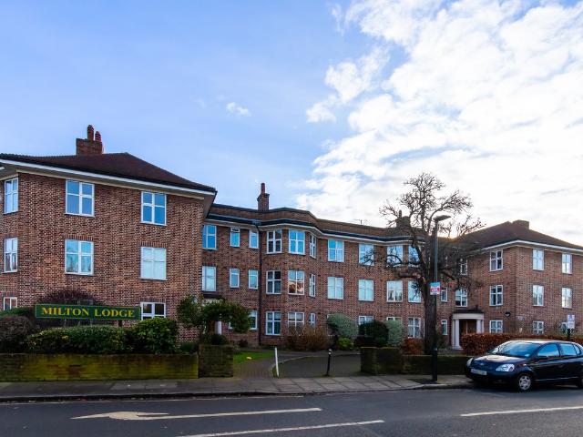 Apartment for rent in St Margarets, Greater London