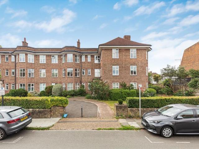 Apartment for rent in St Margarets, Greater London