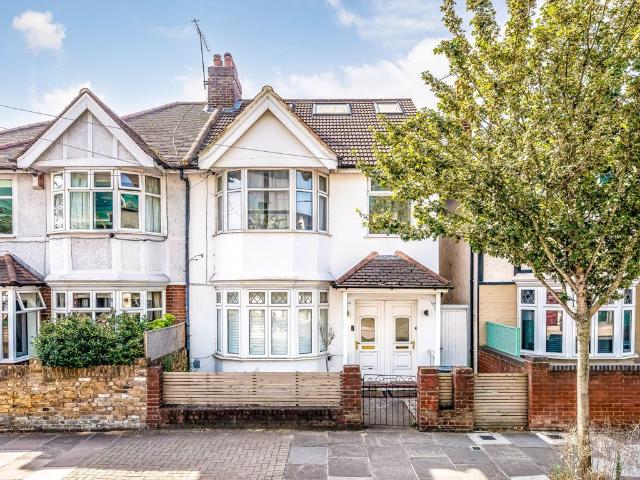 Apartment for rent in Whitton, Greater London
