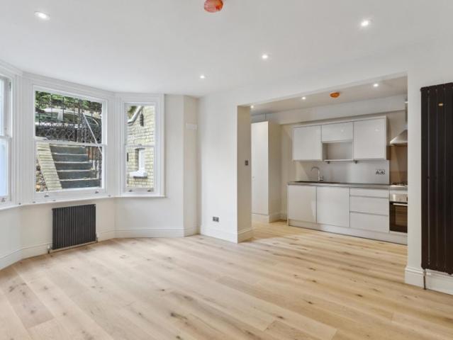 Apartment for rent in West Kensington, Greater London