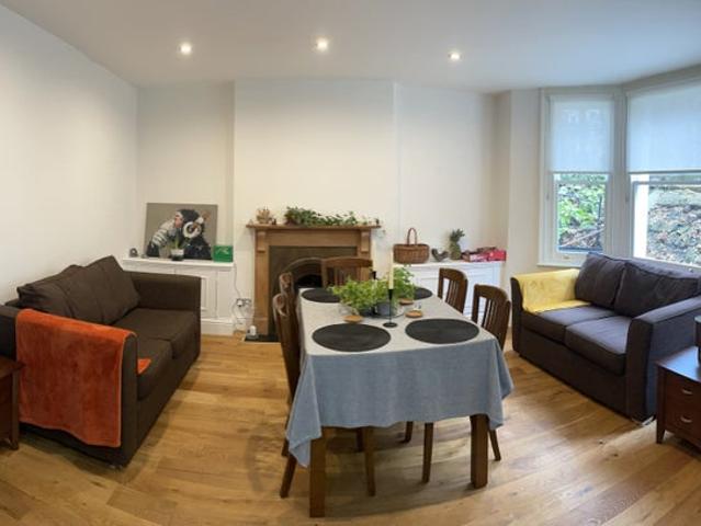 Apartment for rent in West Kensington, Greater London