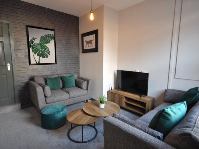 House for rent in New Scarbro', Leeds