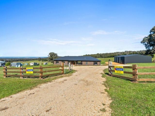 Cottage for sale in Heyfield, Victoria