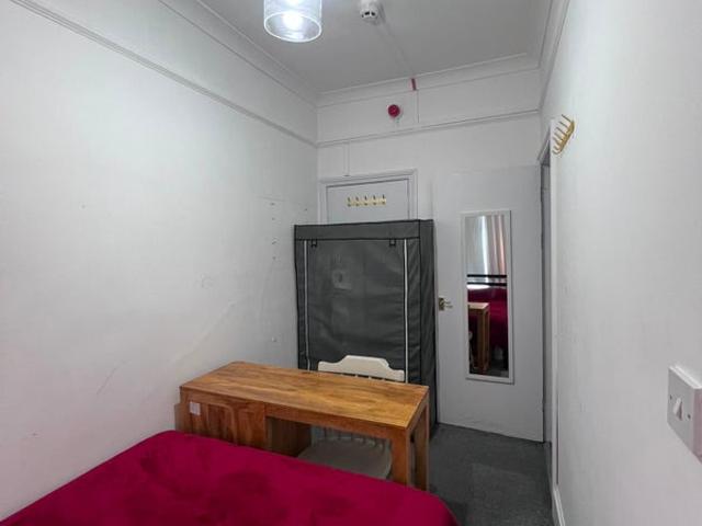 Apartment for rent in Furzedown, Greater London