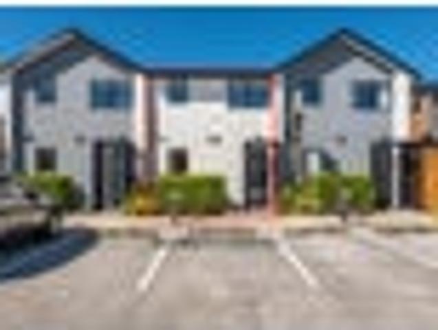 Townhouse for sale in Heathcote, Canterbury