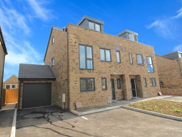 House for rent in Mill Hill, Ash