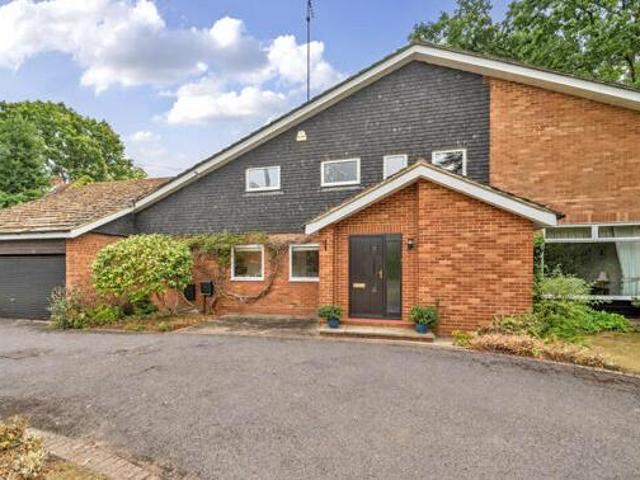 House for sale in Ascot