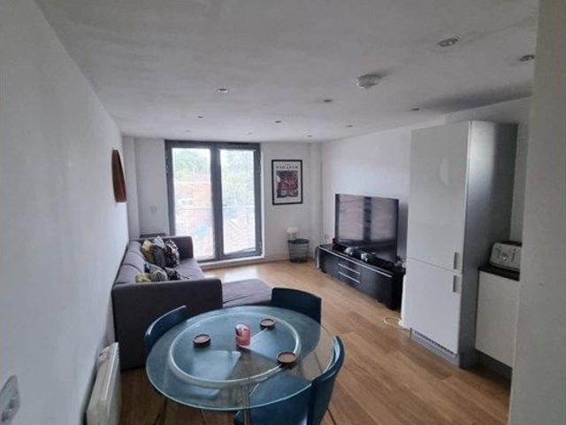 Apartment for rent in London Borough of Croydon, Purley