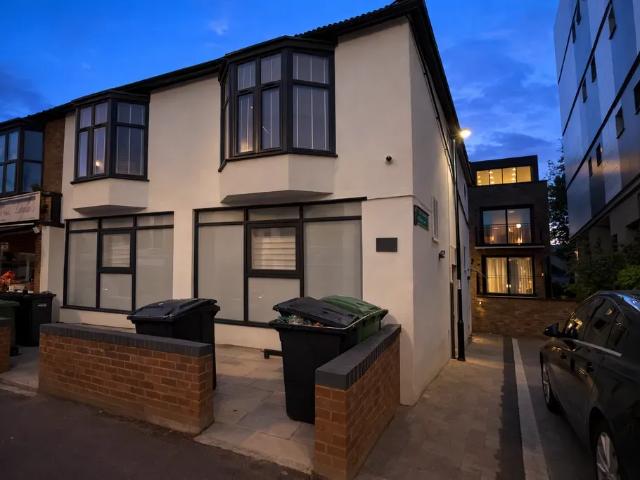 Apartment for rent in London Borough of Croydon, Purley
