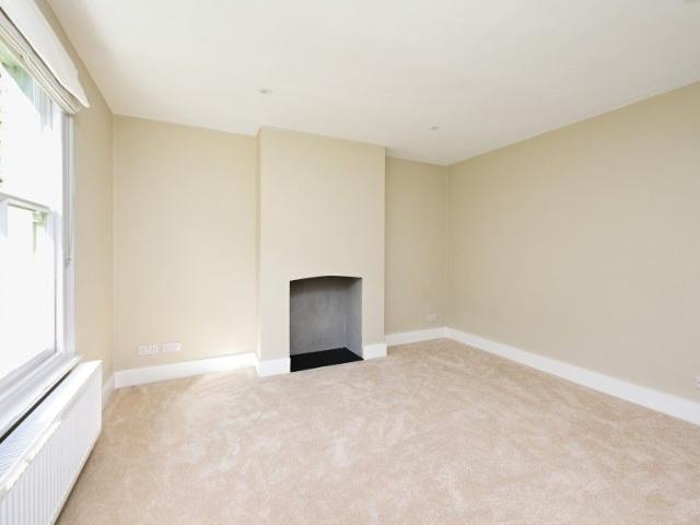House for rent in Bishopsgate, Row Town
