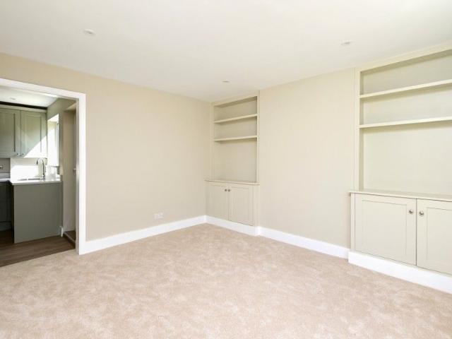 House for rent in Bishopsgate, Row Town
