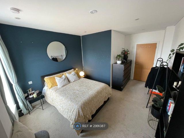 Room for rent in Callis Yard, Greater London