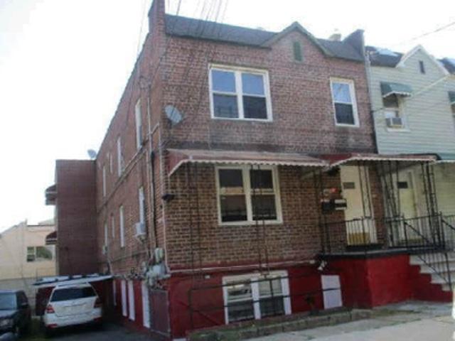House for sale in The Bronx, Arverne