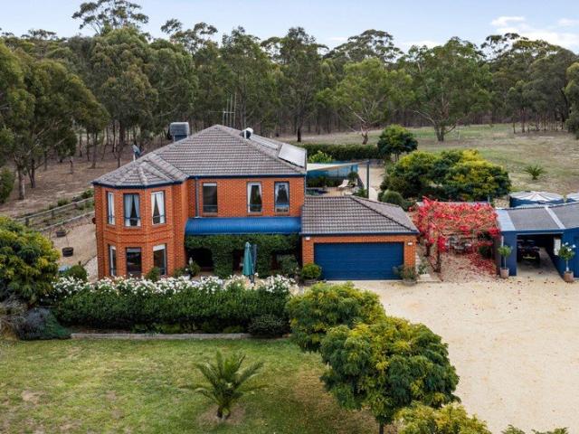 House for sale in Victoria