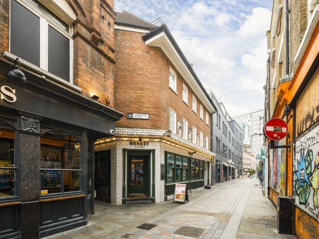 Apartment for rent in Lyons, Greater London
