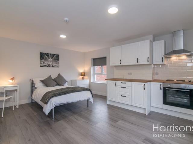 Room for rent in Fernhill Gate, Lee Bank