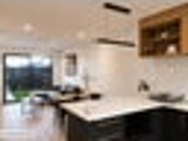Townhouse for rent in Chaslands, Canterbury